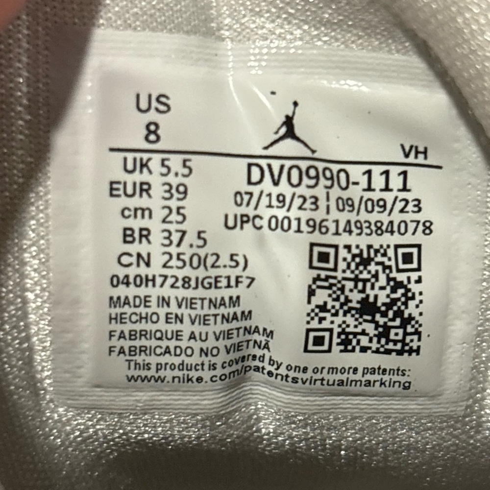 Nike Air Jordan 1 Low Triple White Women Size 8 DV0990-111 - Picture 11 of 11